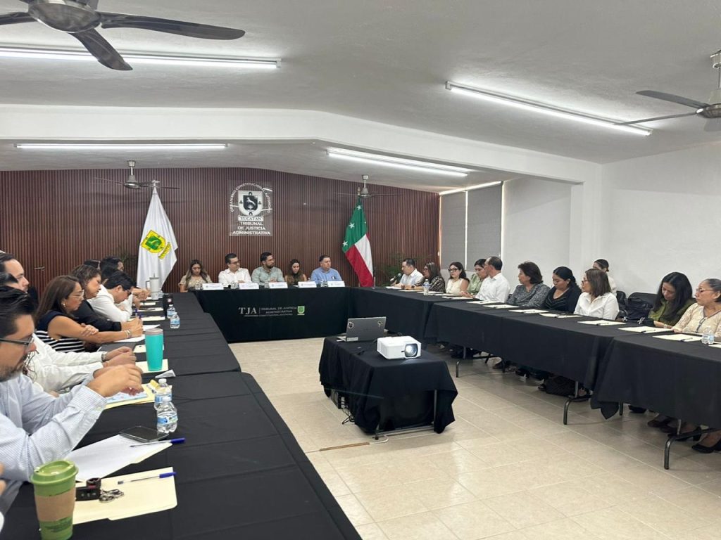 Personas servidoras públicas se capacitan ante la entrada en vigor de las reformas a la Ley de Amparo.
